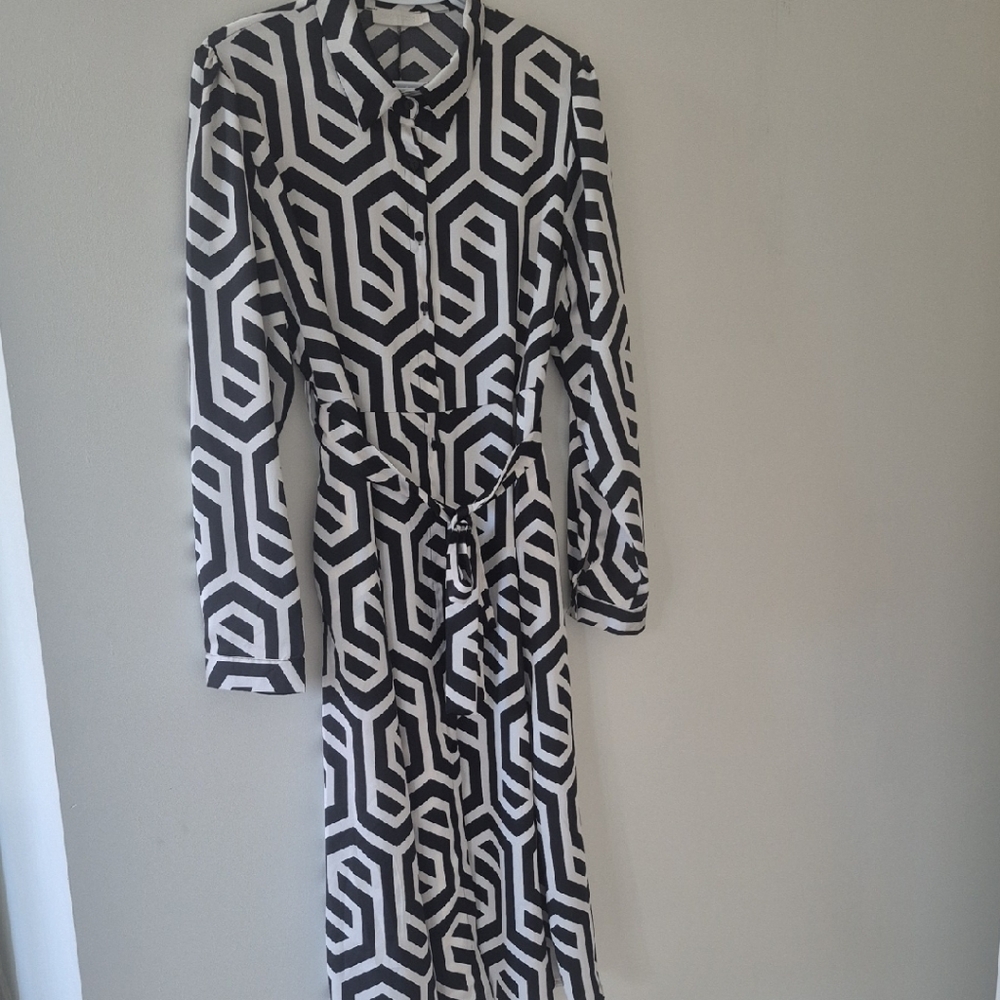 Chic Monochrome Long Sleeve Dress